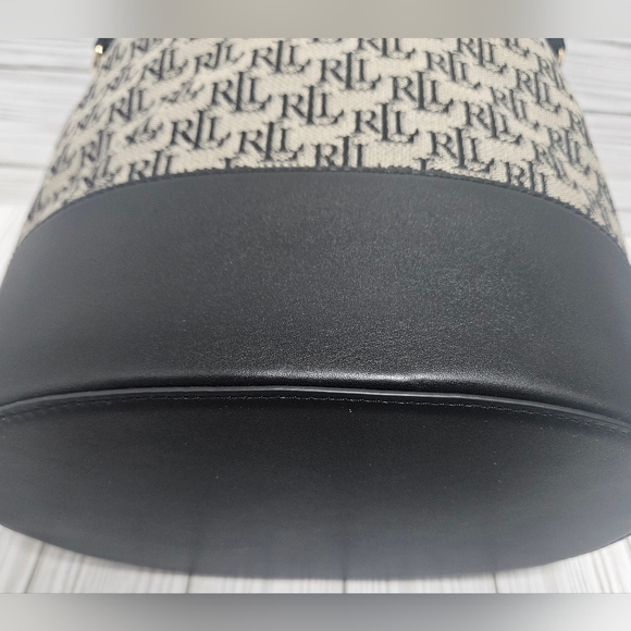 NWT, LAUREN RALPH LAURENMonogram Large Andie Drawstring Bucket Bag - Picture 2 of 7